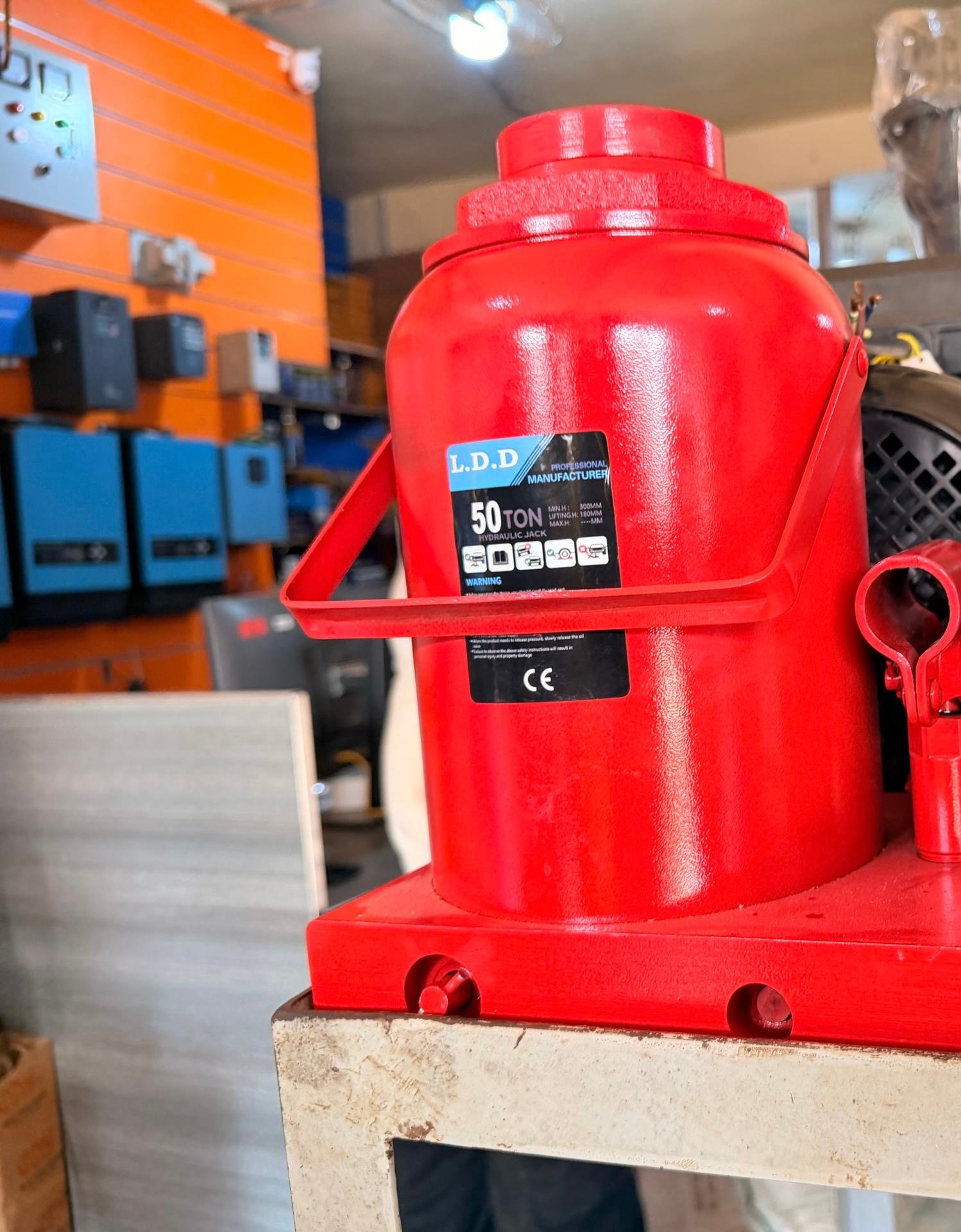 Crick hydraulique 60 tonnes 